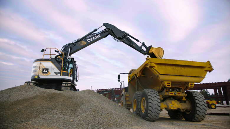 John Deere’s neuer elektrischer Bagger wird mit Kreisel-Batterien betrieben. © John Deere