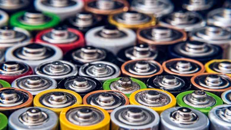 Symbolbild: Forschende haben Luft-Batterie mit festem Molekül entwickelt © Roberto Sorin on Unsplash