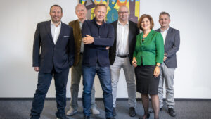 (v.l.n.r.): Jürgen Milde-Ennöckl (tecnet), Franz Salomon, Herbert Gartner (eQventure), Willibald Bacher (Greenwood Power), Doris Agneter (tecnet) und Norbert Juschicz (Greenwood Power) © Michael Beck