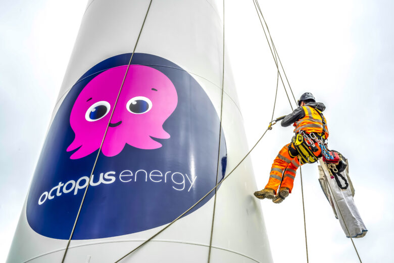 Octopus Energy-Logo auf Windkraftanlage. © Octopus Energy