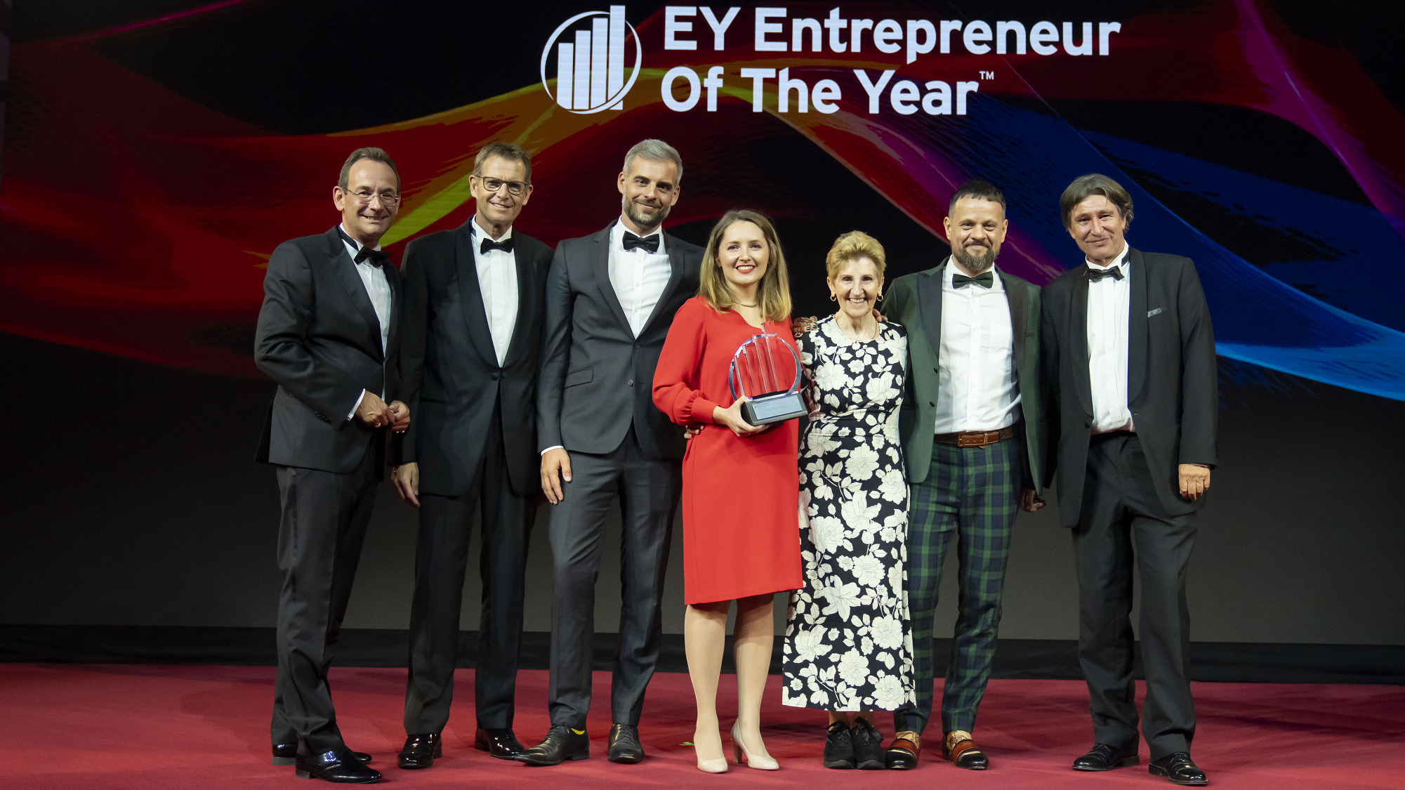 (v.l.n.r.) Erich Lehner (Program Partner EY Entrepreneur Of The Year Österreich), Andreas Rast (Die Presse), Manuel Gruber, Julia Krenmayr, Oma Marianne, Moriz Piffl -Percevic von Vollpension, Andreas Lampl (Trend) © EY/Point of View