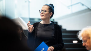 Gerda Holzinger-Burgstaller, CEO Erste Bank, präsentiert die neue Finanz-KI © Marlena König