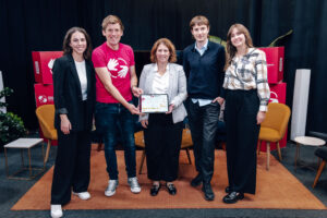 Emily Patek (Moderation), Matthias Nadrag (Energiegemeinschaft Österreich), Barbara Alexander-Bitter (Energieagentur Österreich), Mika Hasselbring (Urban Innovation Vienna) und Johanna Ganahl (Robin Powerhood) (v.l.n.r.). © Matthias Ledwinka