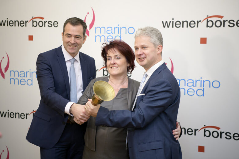 Der Marinomed-Vorstand Pascal Schmidt (CFO), Eva Prieschl-Grassauer (CSO) und Andreas Grassauer (CEO) beim IPO an der Wiener Börse. © Wiener Börse AG/APA-Fotoservice