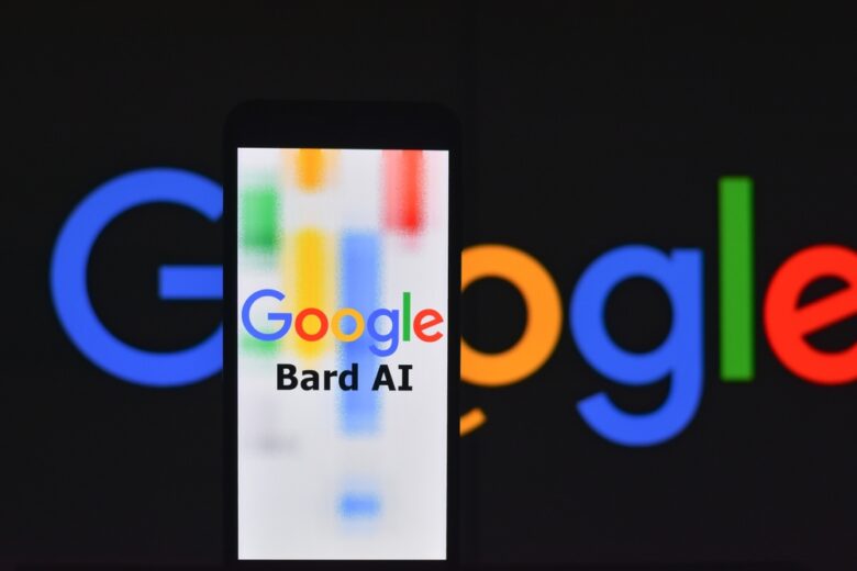 Bard steckt bereits in zahlreichen Google-Diensten, wie Gmail, Drive und Youtube. Bald soll „Bard Advanced" auf den Markt kommen. © Shutterstock