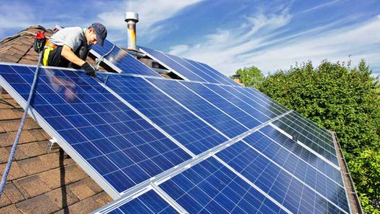 Enpal hat sich 1,1 Milliarden Euro Fremdkapital für die Refinanzierung von Solaranlagen und Wärmepumpen gesichert. © Canva
