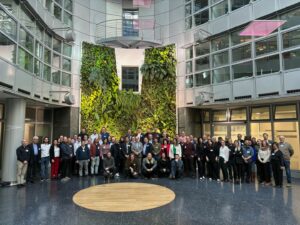 Beim DeployAI-Kick-off in Berlin kamen Vertreter:innen der 26 Projektpartner aus ganz Europa zusammen. © Bundesverband Künstliche Intelligenz