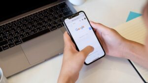 Die Vereinbarung zwischen Google und Apple ist eines der Hauptziele der aktuellen Kartellrechtsklage in den USA. © Canva