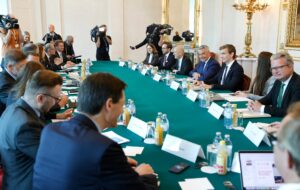 Runder Tisch zu Technologieoffenheit und Deregulierung. © Dragan Tatic/BKA