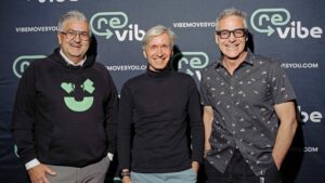 Martin Rada (Geschäftsführer vibe moves you), Marc Odinius (CEO Dataforce, Gastredner und Mobilitätsexperte), Christian Clerici (Head of Content & Creation vibe moves you). © Vibe