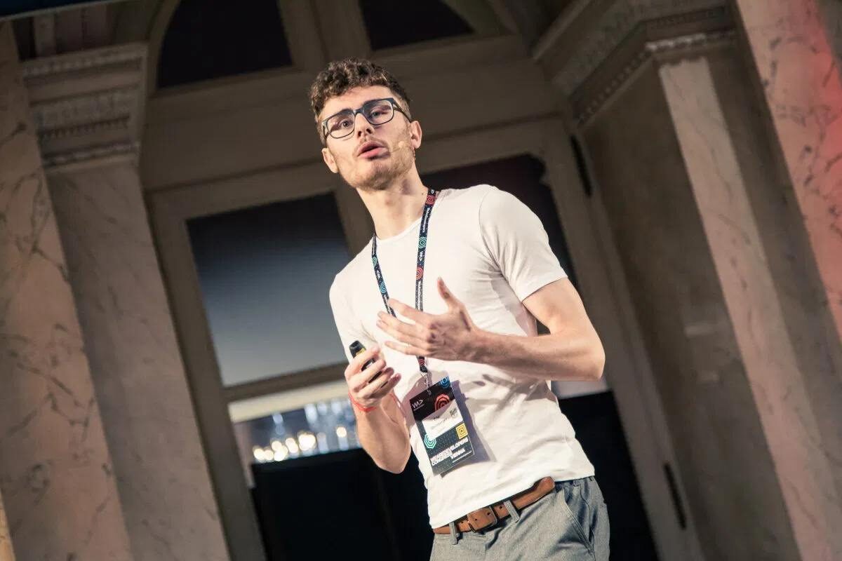 29. Magic: AI Startup Claims Frontier-Level Pretraining for a Few Million Dollars