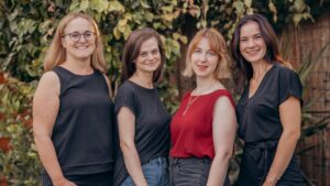 (v.l.n.r.): Das Gründerteam bilden die Unternehmensberaterin Monika Debelak-Breneis, Elisabeth Auer, Architektin Anna Prüller und Marketingexpertin Eva-Maria Auer. © Auer
