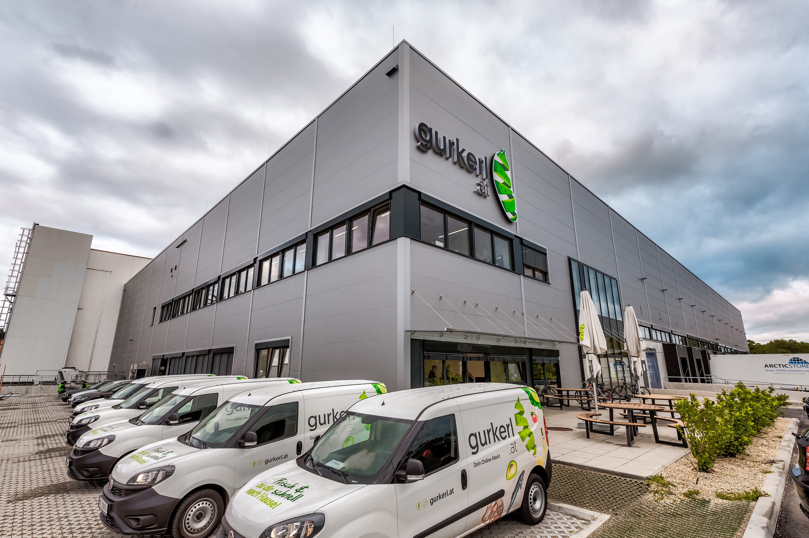 Gurkerl-Dank-vollautomatisiertem-Logistikzentrum-Richtung-Gewinnzone