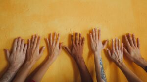 DEIB steht für Diversity, Equity, Inclusion and Belonging. © Canva
