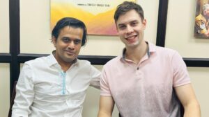 Nursetrail Co-Gründer Sameer Bharat Ram mit CEO und Founder Colin Fuchs-Robetin. © NurseTrail