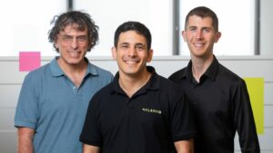 Das Classiq-Gründer-Trio: Dr. Yehuda Naveh (CTO), Nir Minerbi (CEO) und Amir Naveh (CPO) © Classiq