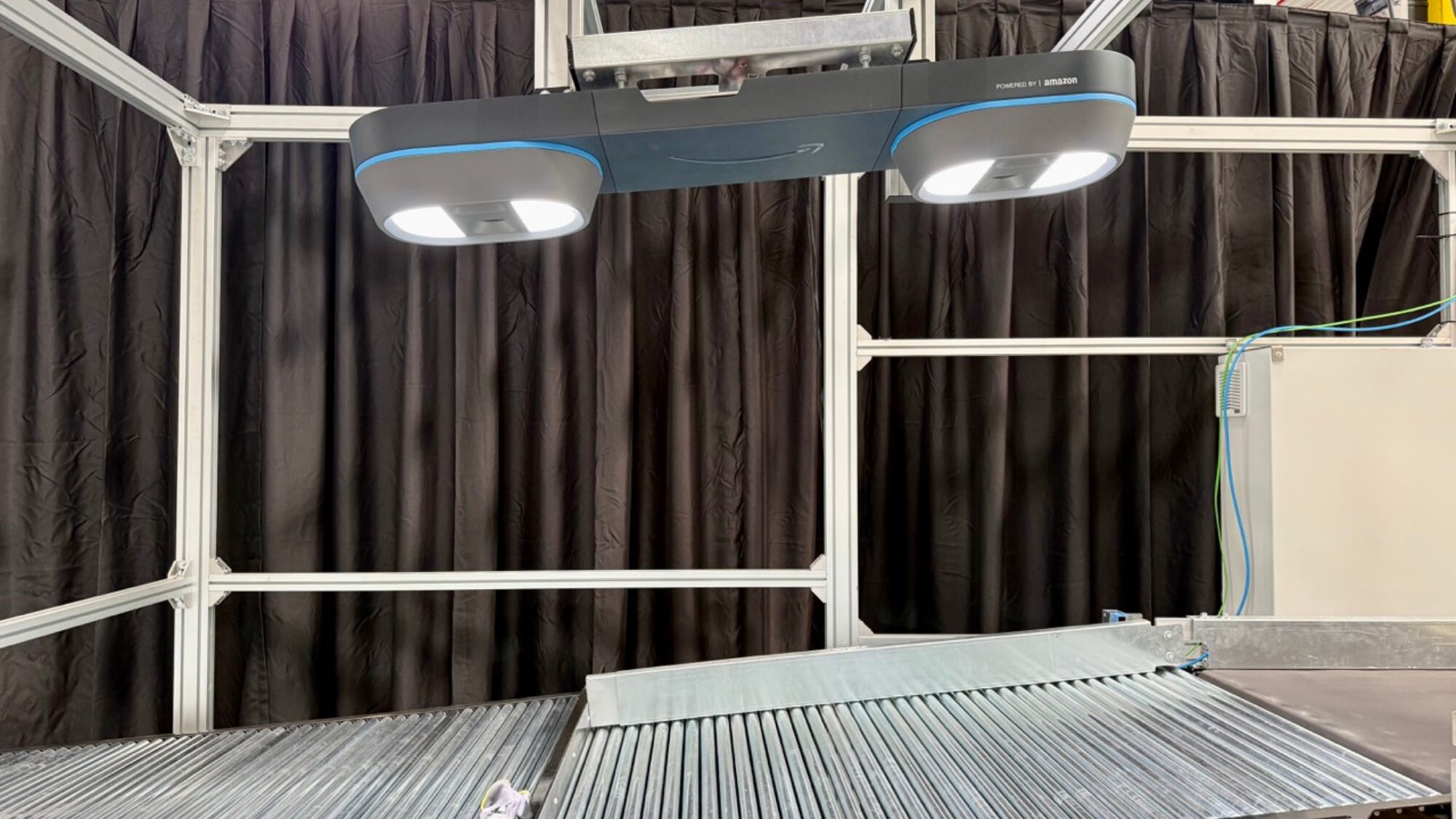 Vision Assisted Sort Station (VASS) © Trending Topics