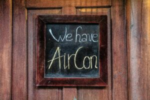 We have AirCon. © René DeAnda auf Unsplash