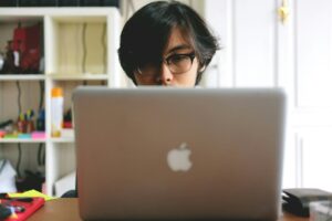 Computer-Arbeit. © Firza Pratama auf Unsplash