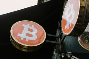 Bitcoin-Zeichen überall. © Markus Winkler auf Unsplash