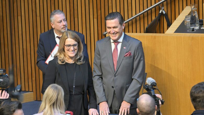 Staatssekretärin Ulrike Königsberger-Ludwig (SPÖ) und Infrastrukturminister Peter Hanke (SPÖ). © Parlamentsdirektion/Johannes Zinner