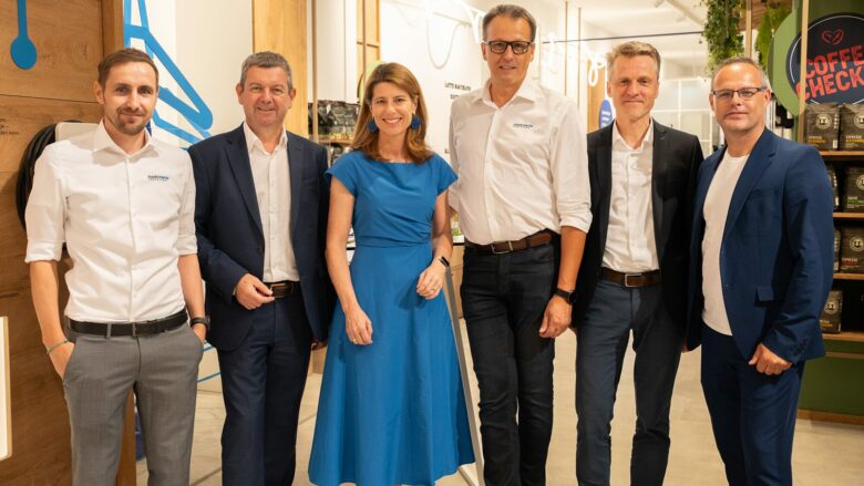 Jürgen Hürner, Stadtwerke Amstetten, Volker Lenzeder, Fronius, Barbara Schmidt, Österreichs Energie, Manfred Grestenberger, Stadtwerke Amstetten, Wolfgang Moser, Pöttinger Landtechnik, Heinz Peter Pülzl, Thyssenkrupp Materials Austria. © Patricia Washüttl, Stadtwerke Amstetten