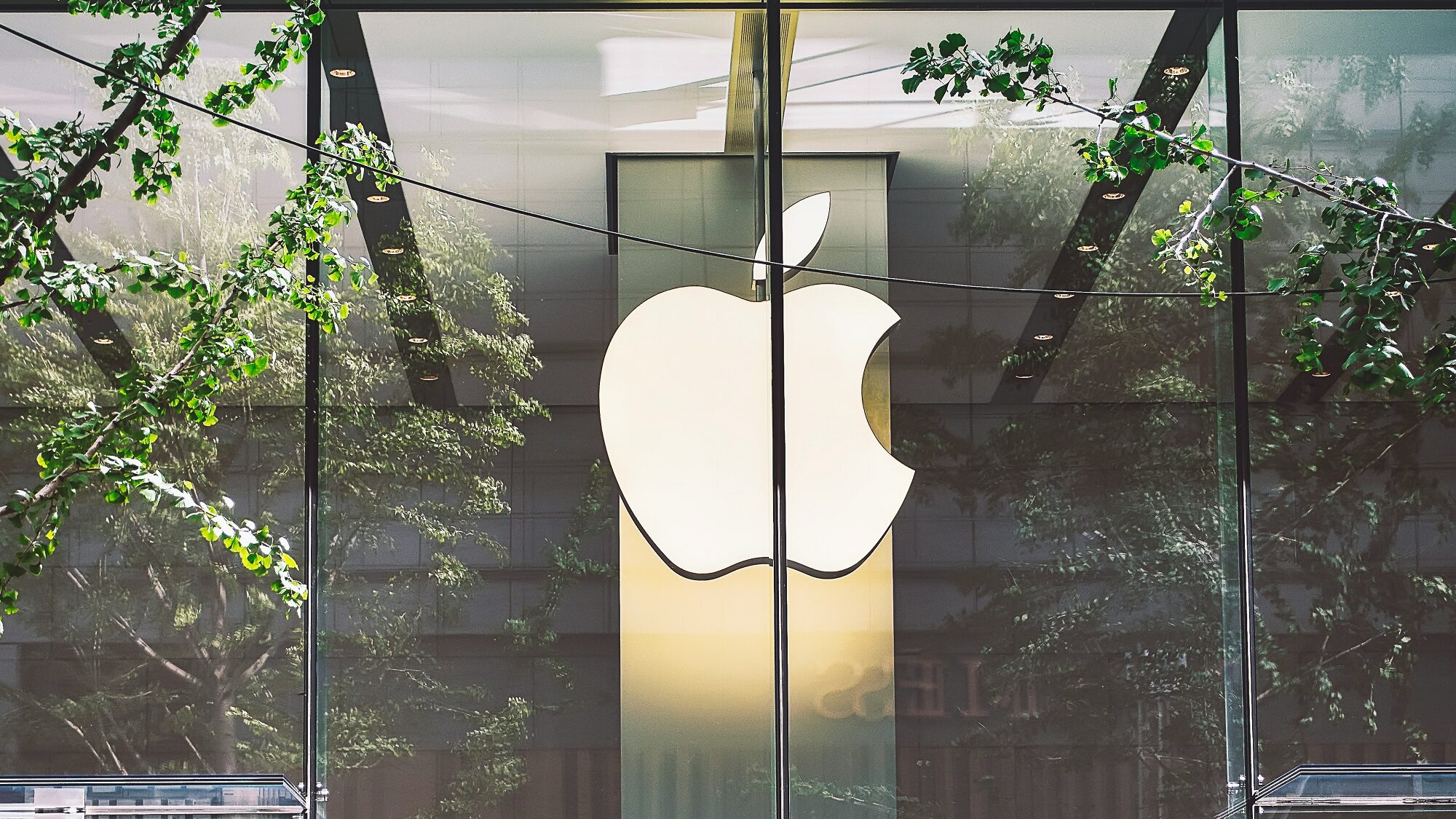 Apple-develops-AI-Wearable-Pin-Race-with-OpenAI-begins