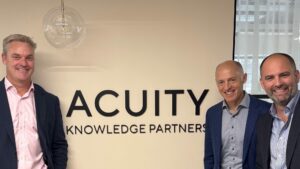 v.l.n.r.: Stewart Smythe (Ascent), Jon O'Donnell und Robert King (Acuity Knowledge Partners) © Acuity Knowledge Partners