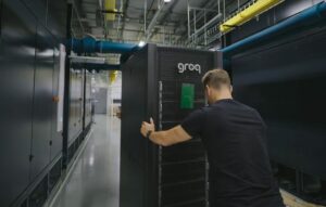 Groq-Server im Aufbau. © Groq