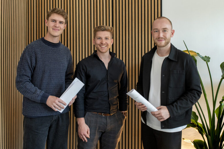 Matthias Reiner, Moritz Weibold, Daniel Keinrath beim Unterzeichnen des Deals. © Kurt Keinrath