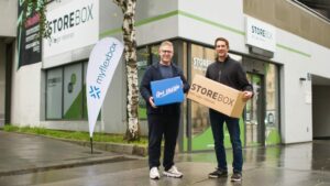 Johannes Braith von Storebox und Jonathan Grothaus von myflexbox. © Storebox / myflexbox