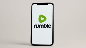 Rumble-Logo © Rumble / Canva