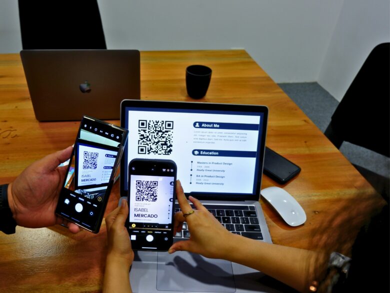 Scannen von QR Codes. © Marielle Ursua auf Unsplash