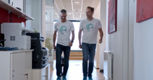 Die HAKOM-Gründer Thomas Hasleder und Stefan Komornyik. © HAKOM Time Series