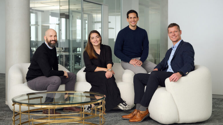 Orbem‑Management (v.l.n.r.: Dr. Miguel Molina (CTO & Co‑Founder), Dr. Maria Laparidou (CSO & Co‑Founder), Dr. Pedro Gómez (CEO & Co‑Founder), Benjamin Rauser (CCO)) © Orbem