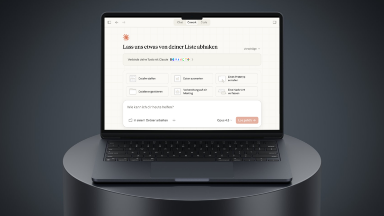 Claude Cowork on MacBook. © Screenshot / Canva