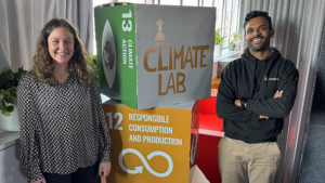 Vionmo-Gründer Michael Jayasekara und Impact Redakteurin Magdalena Frauenberger im Climate Lab © Climate Lab/Lara Roth