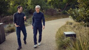 John Ternus & Tim Cook. © Apple