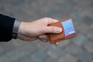 Visa card. © Aleksandrs Karevs auf Unsplash