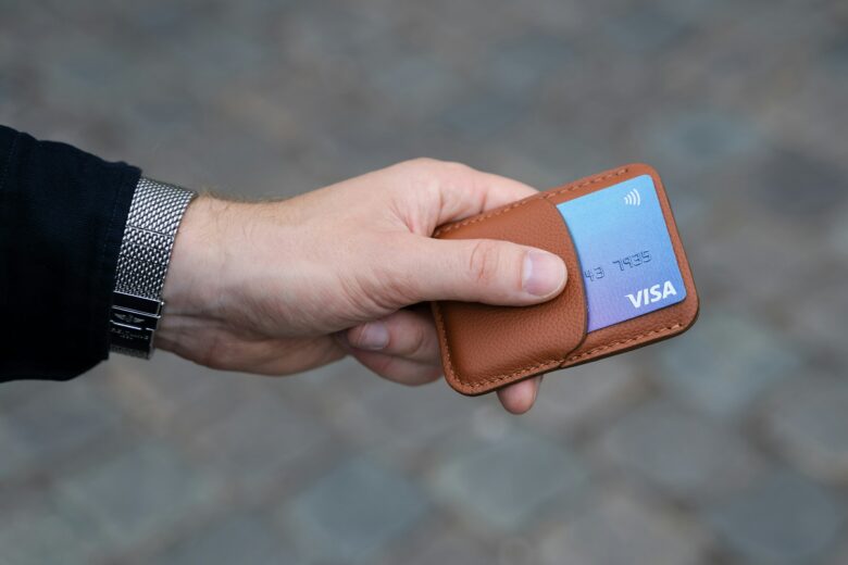 Visa card. © Aleksandrs Karevs auf Unsplash
