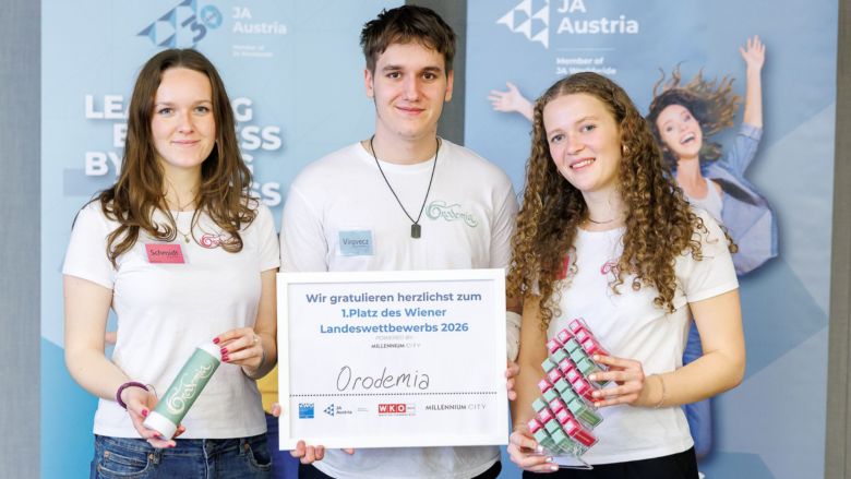 Lucia Schmidt (Finanzverantwortliche), Virovecz Koppany (Geschäftsführer) und Linda Friedl (Head of Marketing) von Orodemia. © Florian Wieser