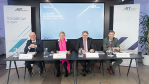 v.l.n.r.: Peter Schwab, Brigitte Bach, Andreas Kugi und Alexander Svejkovsky bei der Präsentation der AIT-Bilanz © AIT/APA-Fotoservice/Tanzer