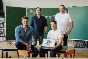 Niklas Lorber (CTO), Moritz Hiebl (CEO), Wolfgang Bartelme (Designer), Gunther Marktl (Ideengeber) von Digidoo. © Digidoo