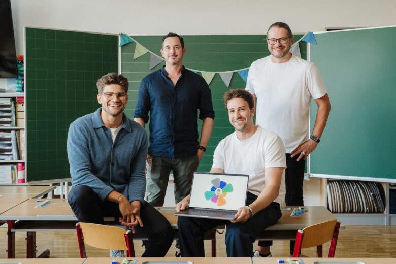 Niklas Lorber (CTO), Moritz Hiebl (CEO), Wolfgang Bartelme (Designer), Gunther Marktl (Ideengeber) von Digidoo. © Digidoo
