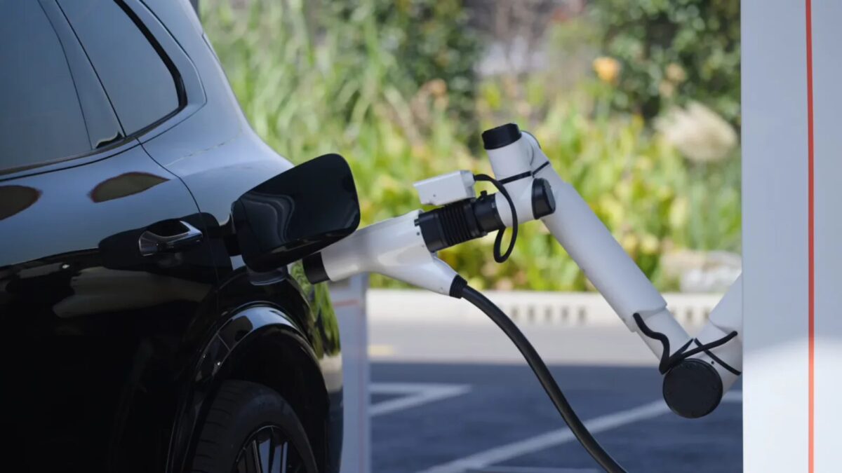 Ranker's #BrainUp Daily Tech News - (Monday, September 28ᵗʰ) 22 30. Geely Charges EVs in 4.5 Minutes and ‘Heals’ the Battery Along the Way