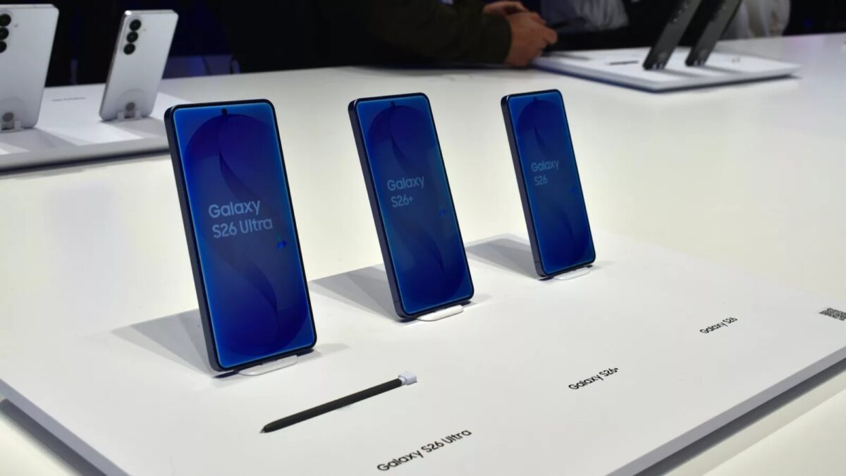Ranker's #BrainUp Daily Tech News - (Friday, October 16ᵗʰ) 14 15. A.I. Is Eating the Smartphone: Shipments Plunge 22 Percent